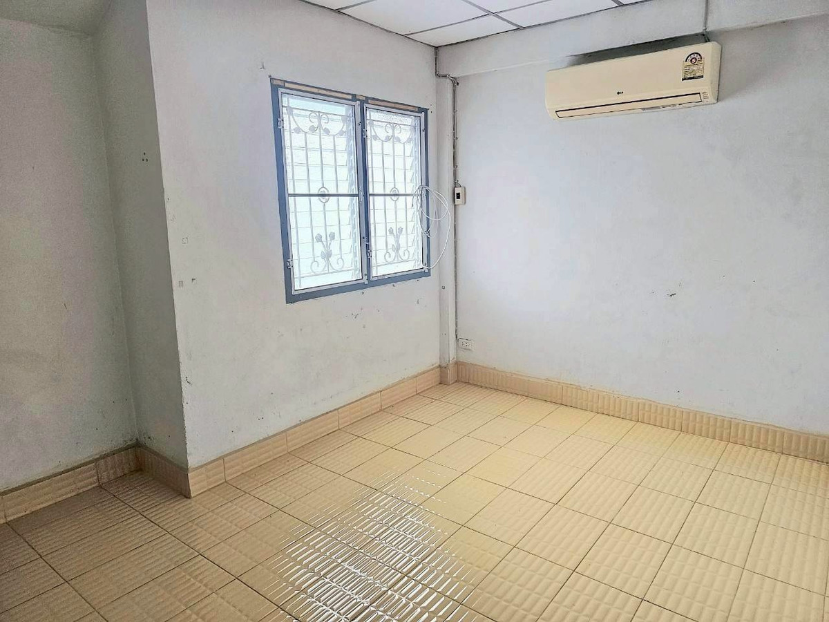 ขายทาวน์โฮมปทุมธานี รังสิต ธรรมศาสตร์ : ขายด่วน บ้านเอื้ออาทรรังสิตคลอง 7 ราคาถูก หลังมุม ได้พื้นที่ข้างเพิ่ม