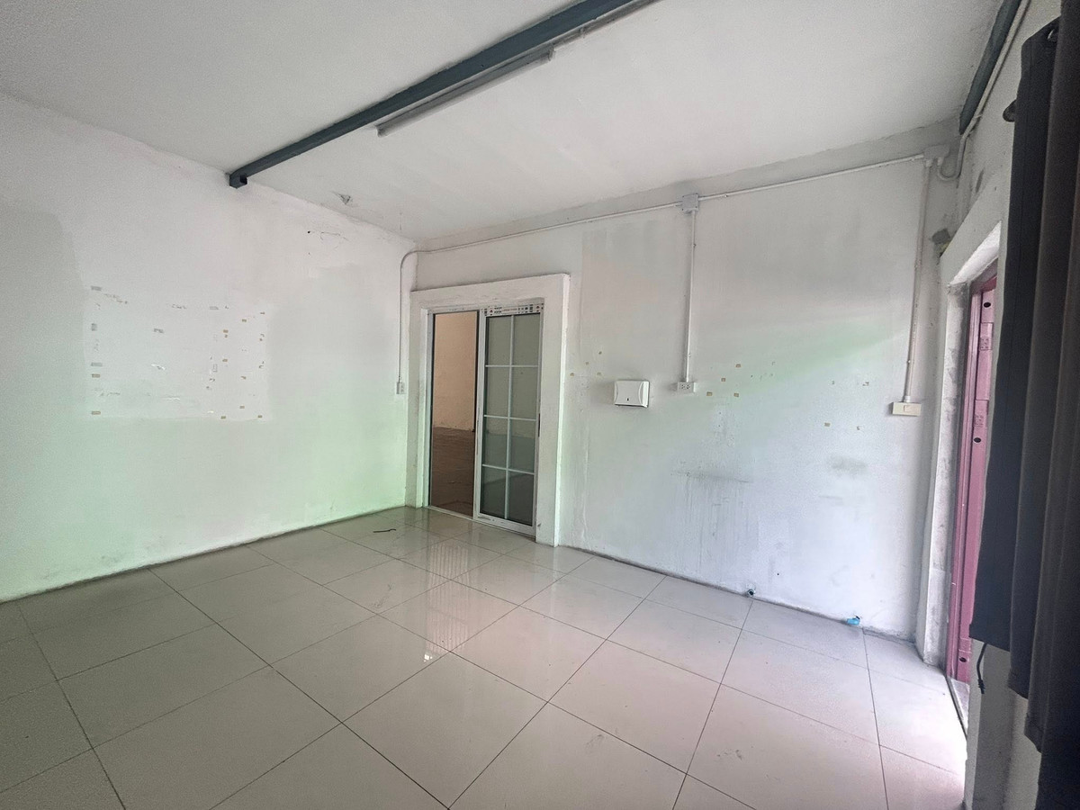 ให้เช่าโกดังพระราม 2 บางขุนเทียน : โกดังให้เช่าแสมดำ โกดังให้เช่าบางขุนเทียน ขนาด 600ตรม. ไฟ 3เฟส รถคอนเทนเนอร์เข้าออกได้ ใกล้ถนนพระราม2 