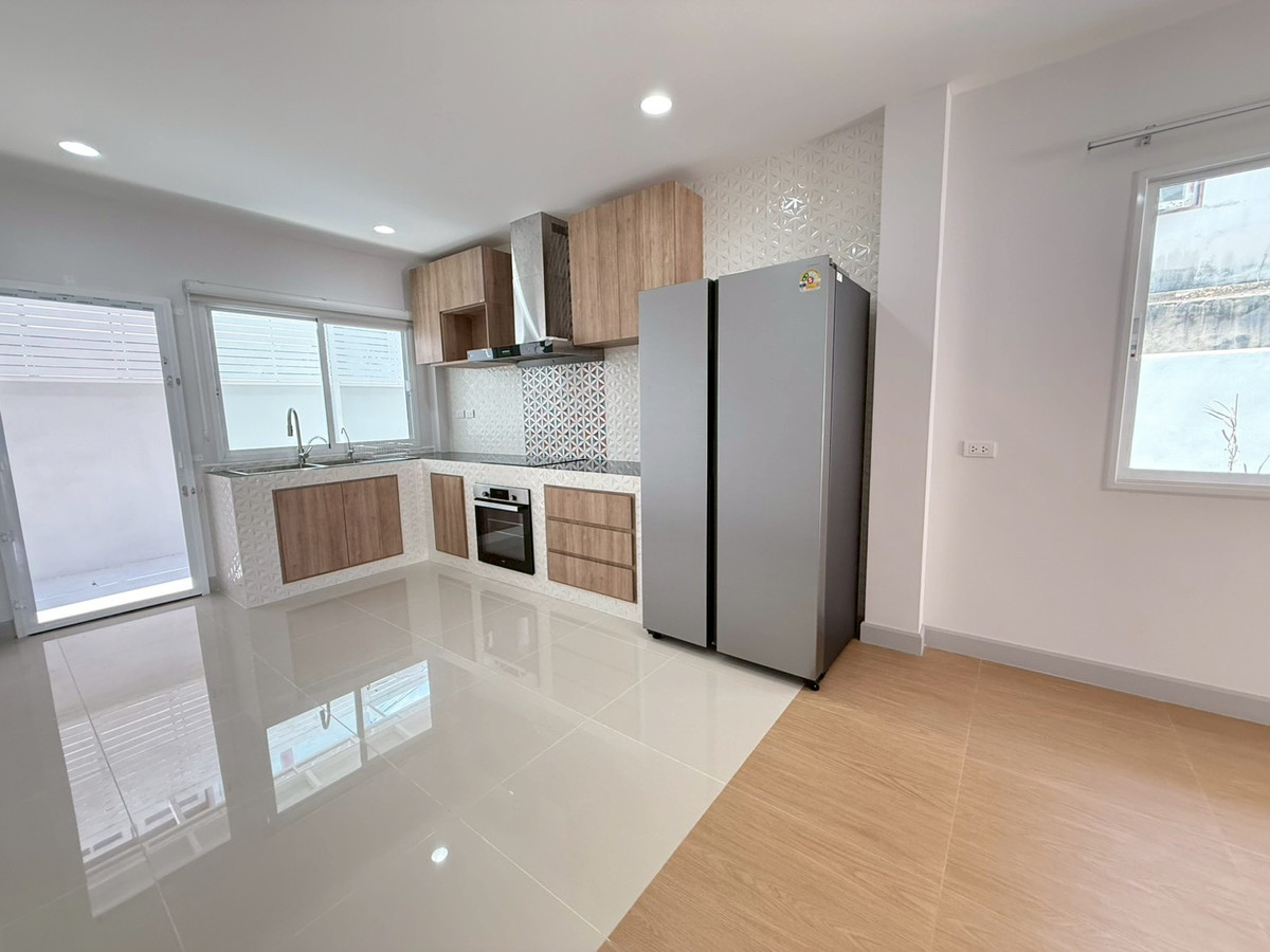 For RentHouseOnnut, Udomsuk : 🐈🎊 Urgent House On Nut 40 for rent with a small garden inside the house. Can turn animals