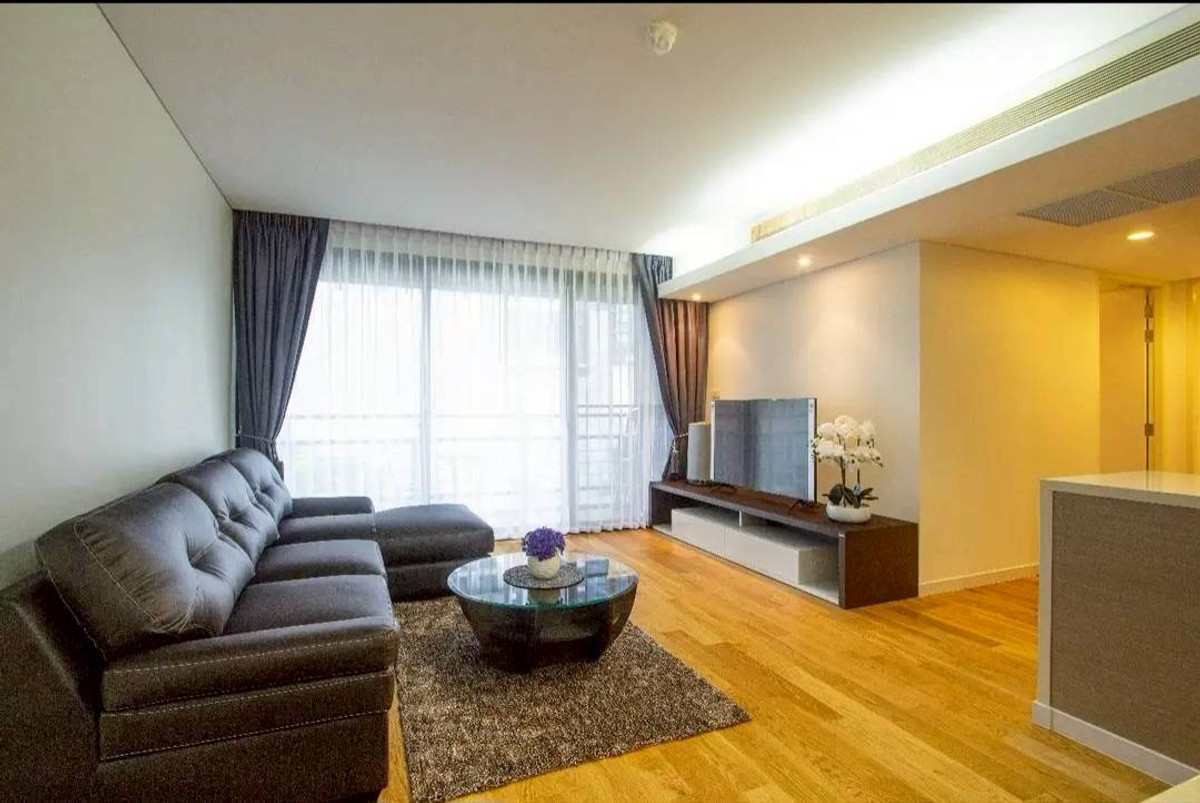 For RentCondoSukhumvit, Asoke, Thonglor : Condo Mode Sukhumvit 61, convenient travel, near BTS, there is a shuttle, quiet location, beautiful room, fully furnished, ready to move in.