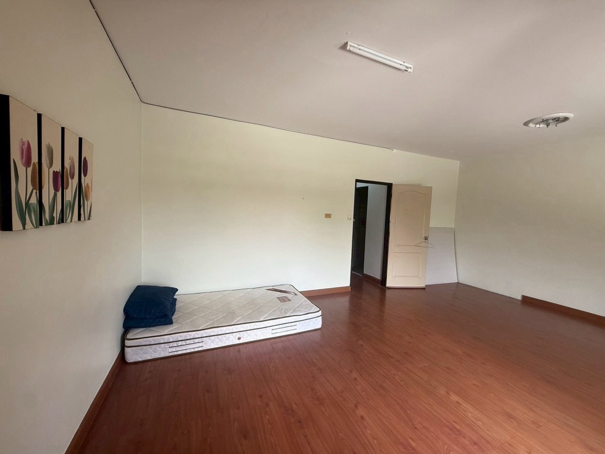 For RentTownhomePattanakan, Srinakarin : For rent, 3-story townhome, Suan Racha Village, Townhome, Krungthep Kreetha Soi 7.