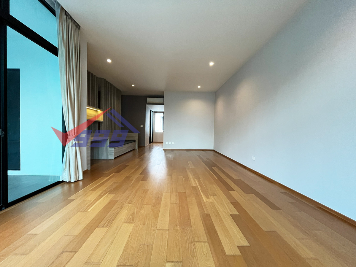 For RentTownhomePattanakan, Srinakarin : Modern luxury 3-bedroom townhouse for rent in Krungthep Kreetha.