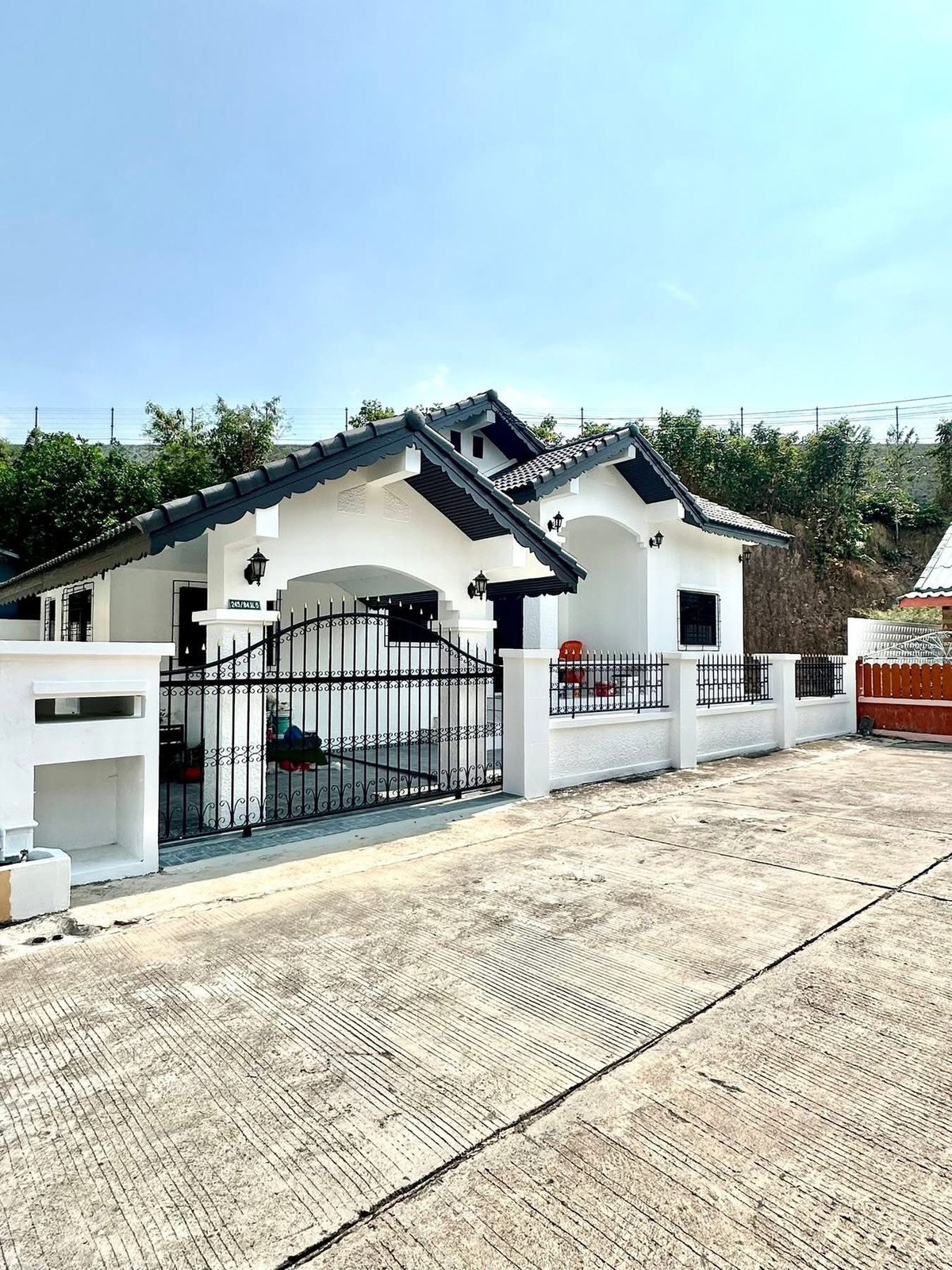 For SaleHousePattaya, Bangsaen, Chonburi : Paradise Hill 2 / 2 Bedrooms (For Sale), Paradise Hill 2 / 2 Bedrooms (FOR SALE) BEWN134