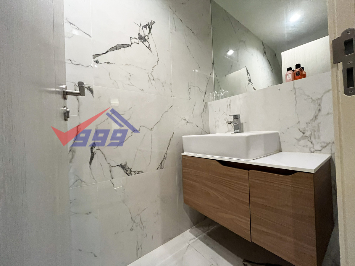 For RentTownhomePattanakan, Srinakarin : Modern luxury 3-bedroom townhouse for rent in Krungthep Kreetha.