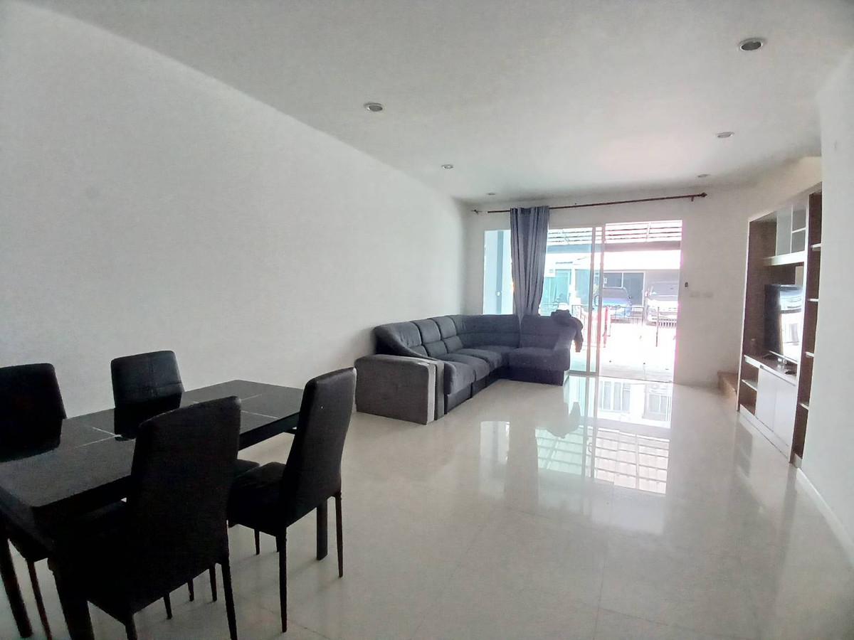 For RentTownhomePattanakan, Srinakarin : 3-story townhome for rent, Patio Village, Soi Phatthanakan 38, near APL Ramkhamhaeng (N.2024)