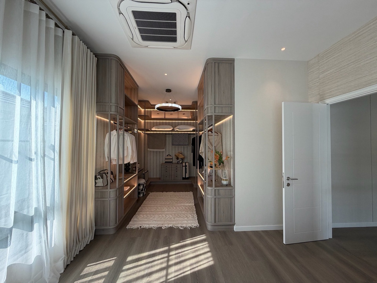 ให้เช่าบ้านบางนา แบริ่ง ลาซาล : ให้เช่าบ้านเดี่ยวหรู เศรษฐสิริ บางนา กม.10 บ้านเดี่ยวดีไซน์โมเดิร์น เรียบหรู ฟังก์ชันลงตัว เหมาะสำหรับครอบครัวที่ต้องการความเป็นส่วนตัวในโครงการระดับพรีเมียม