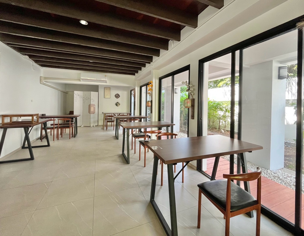 For RentRetail SpaceSukhumvit, Asoke, Thonglor : House for rent for business @ Pridi Banomyong, Sukhumvit, near Thonglor, Ekkamai, decorated, can be renovated, willing to accept tenants for 3+3 years, free decoration for 30 days.