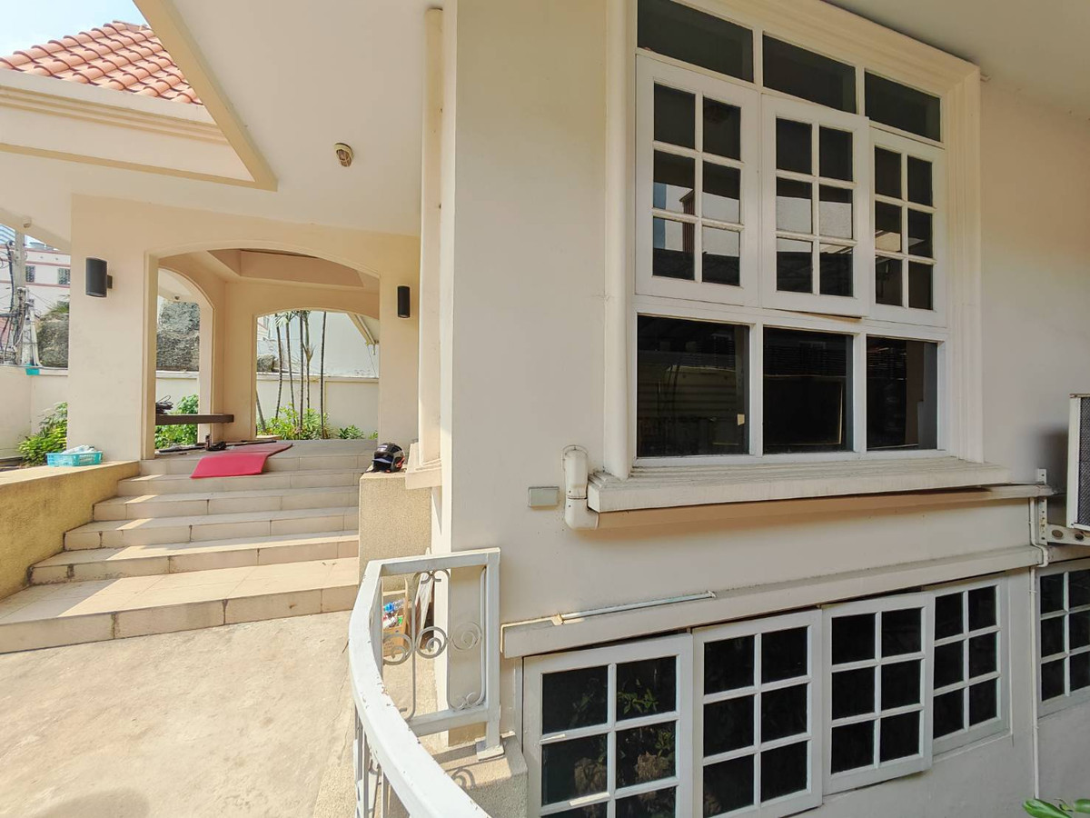 ขายบ้านรัชดา ห้วยขวาง : ขายด่วน!! บ้านเดี่ยว 2 ชั้น 126 ตรว. ทำเลทองย่านห้วยขวาง-รัชดา มีห้องใต้ดินขนาดใหญ่