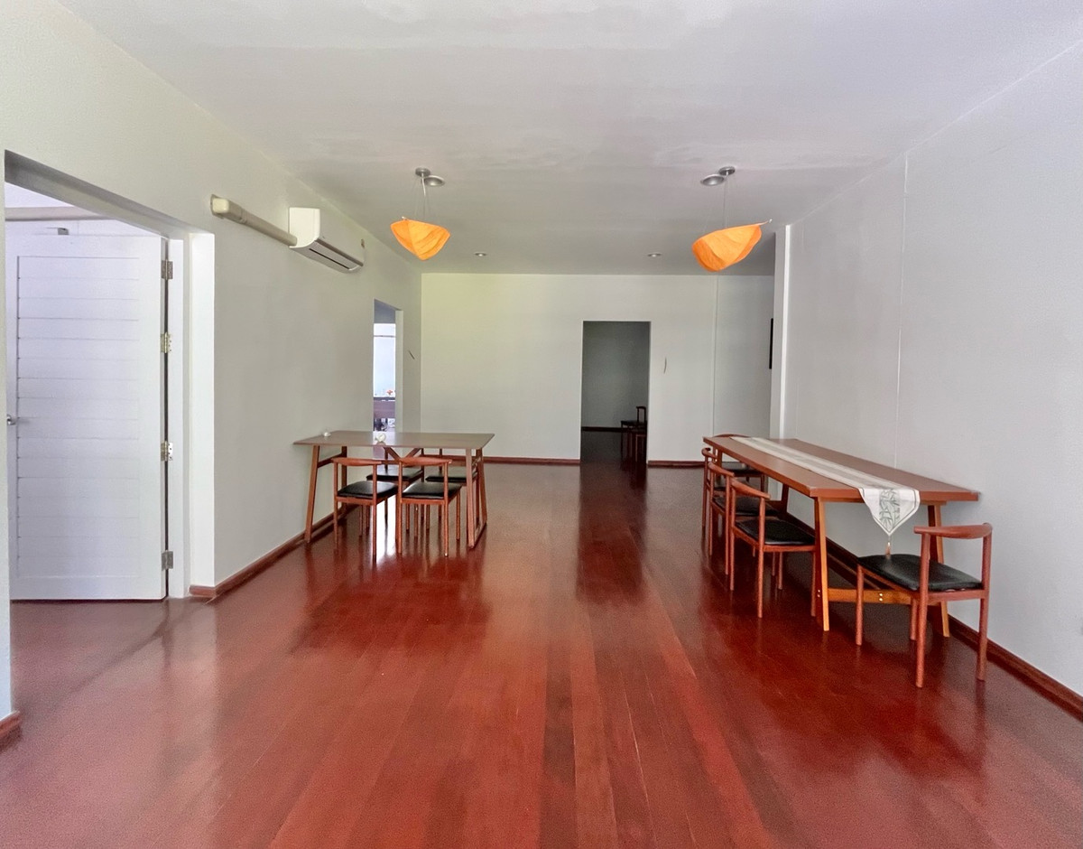 For RentRetail SpaceSukhumvit, Asoke, Thonglor : House for rent for business @ Pridi Banomyong, Sukhumvit, near Thonglor, Ekkamai, decorated, can be renovated, willing to accept tenants for 3+3 years, free decoration for 30 days.