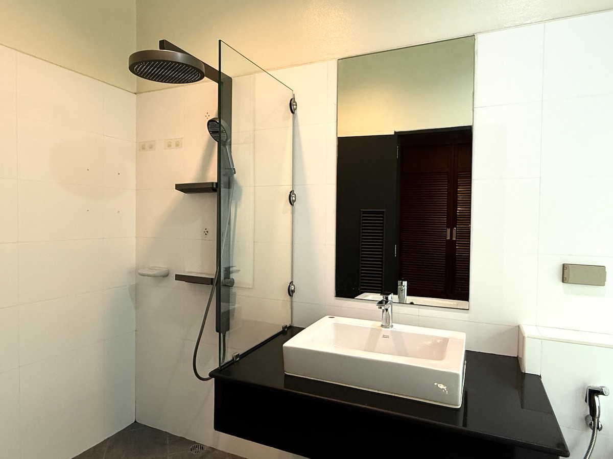 ให้เช่าทาวน์โฮมสุขุมวิท อโศก ทองหล่อ : บ้านเดี่ยว 3 ห้องนอน พร้อมให้เช่า ใกล้กับห้าง Emporium