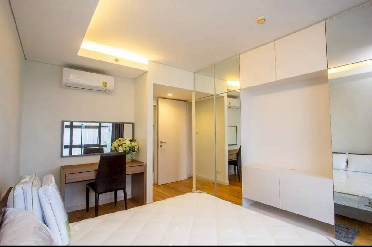 For RentCondoSukhumvit, Asoke, Thonglor : Condo Mode Sukhumvit 61, convenient travel, near BTS, there is a shuttle, quiet location, beautiful room, fully furnished, ready to move in.