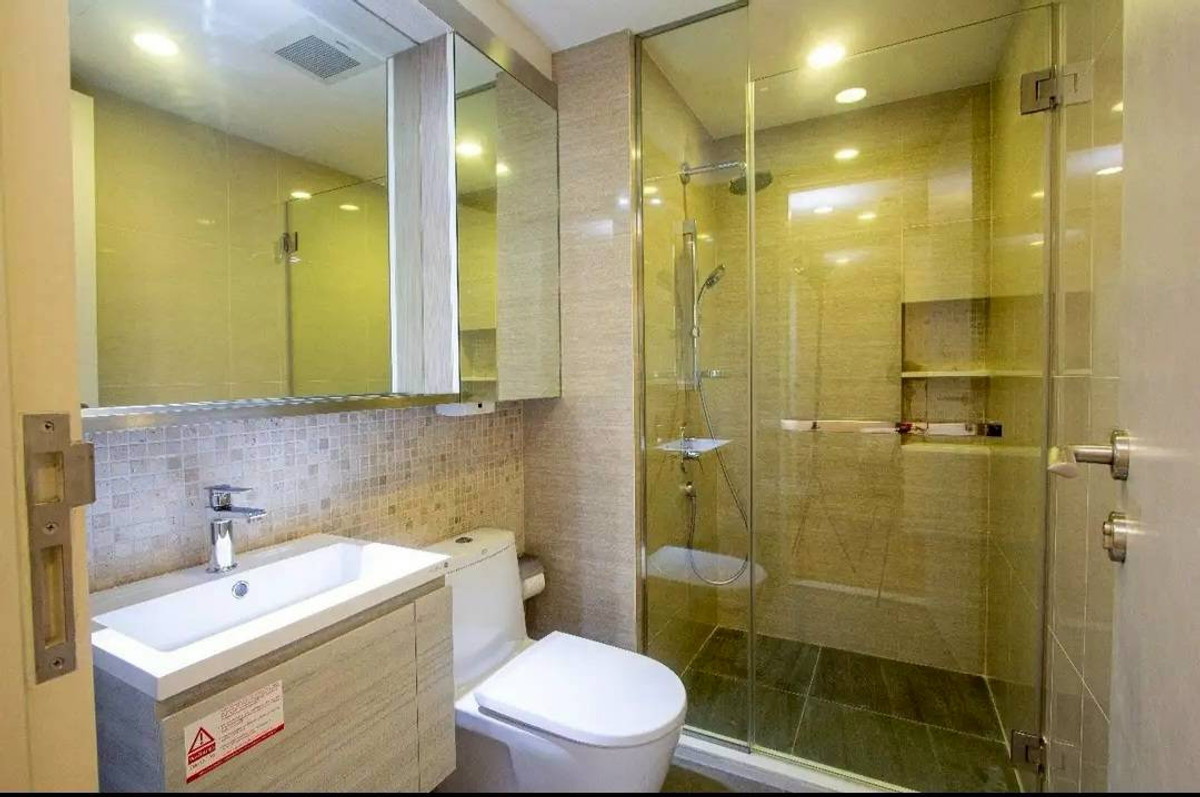 For RentCondoSukhumvit, Asoke, Thonglor : Condo Mode Sukhumvit 61, convenient travel, near BTS, there is a shuttle, quiet location, beautiful room, fully furnished, ready to move in.