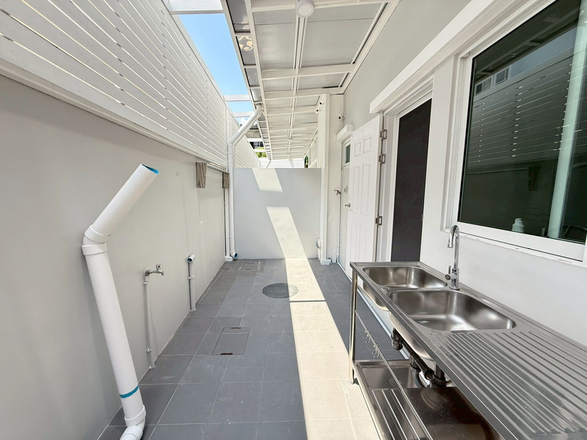 For RentHouseOnnut, Udomsuk : 🐈🎊 Urgent House On Nut 40 for rent, with a small garden inside the house. Can turn animals 