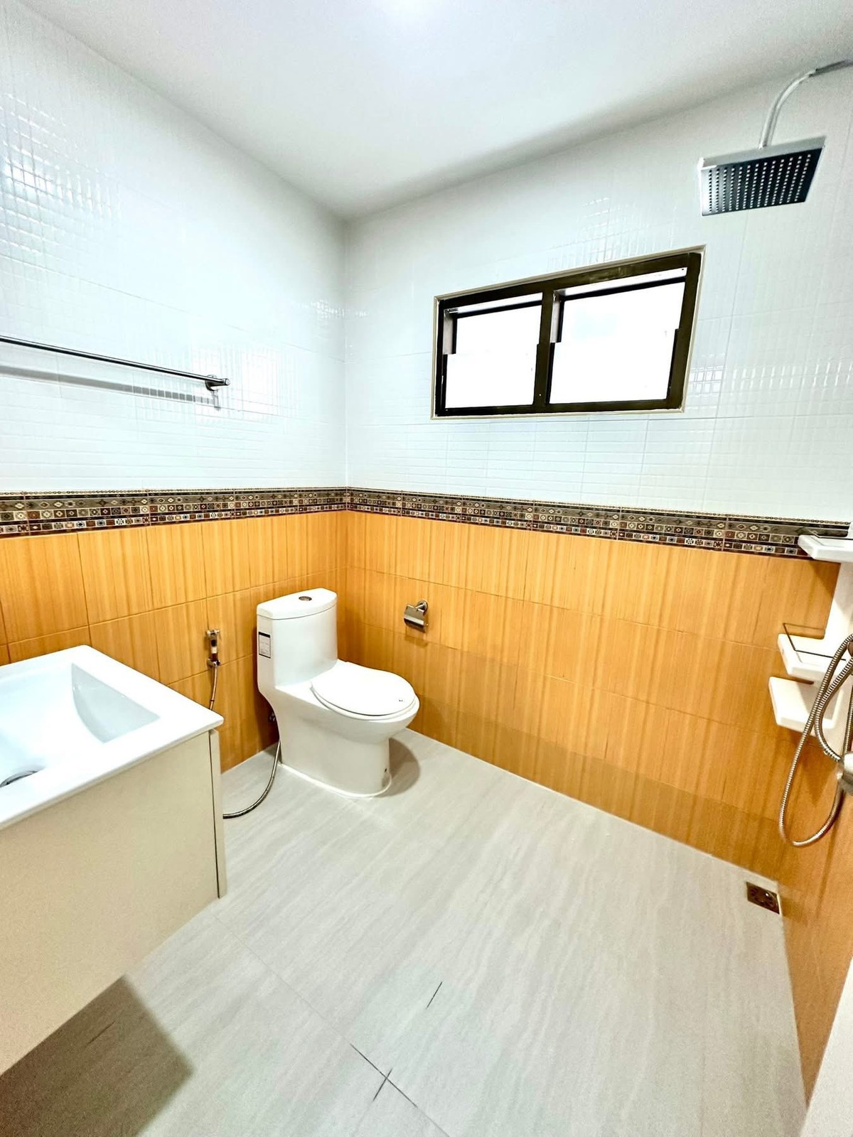 For SaleHousePattaya, Bangsaen, Chonburi : Paradise Hill 2 / 2 Bedrooms (For Sale), Paradise Hill 2 / 2 Bedrooms (FOR SALE) BEWN134