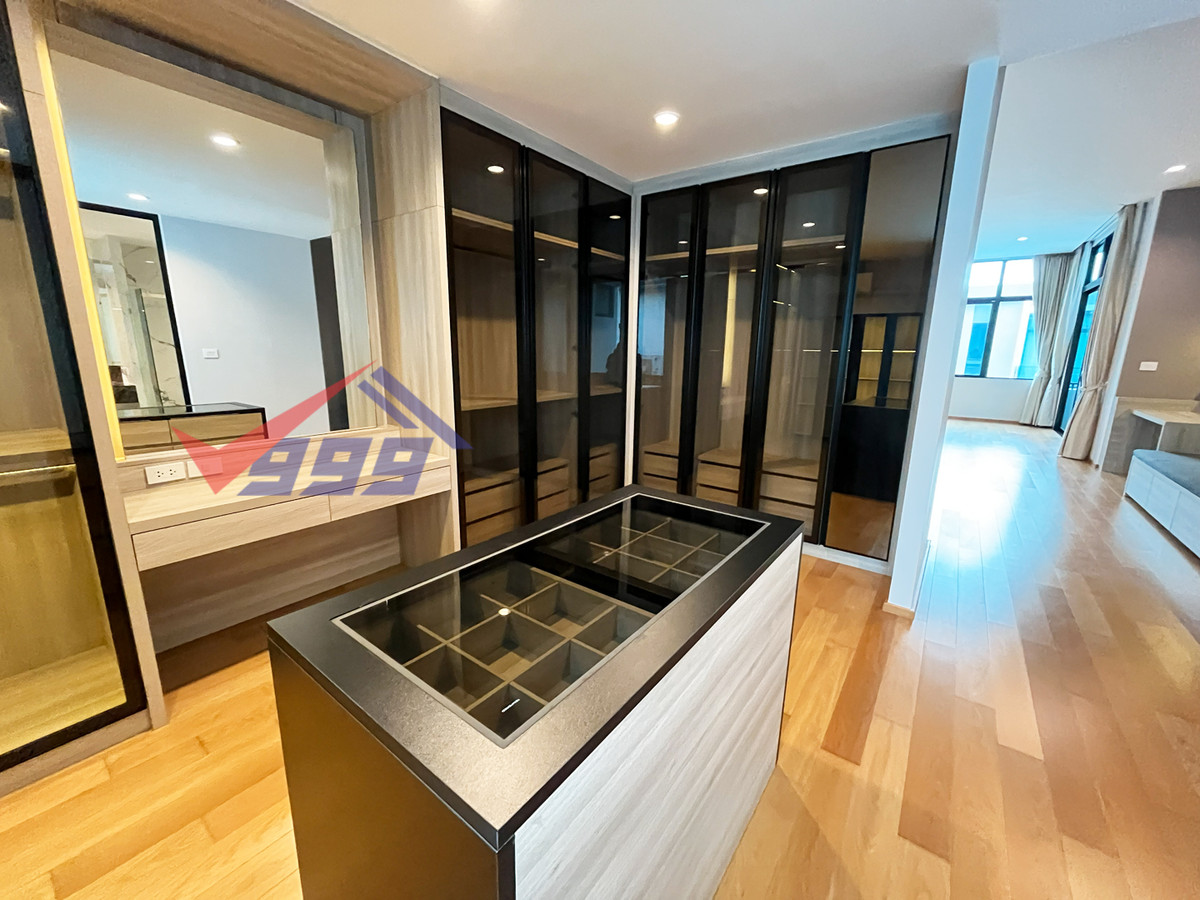 For RentTownhomePattanakan, Srinakarin : Modern luxury 3-bedroom townhouse for rent in Krungthep Kreetha.