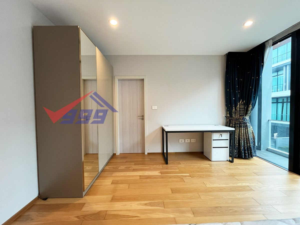 For RentTownhomePattanakan, Srinakarin : Modern luxury 3-bedroom townhouse for rent in Krungthep Kreetha.