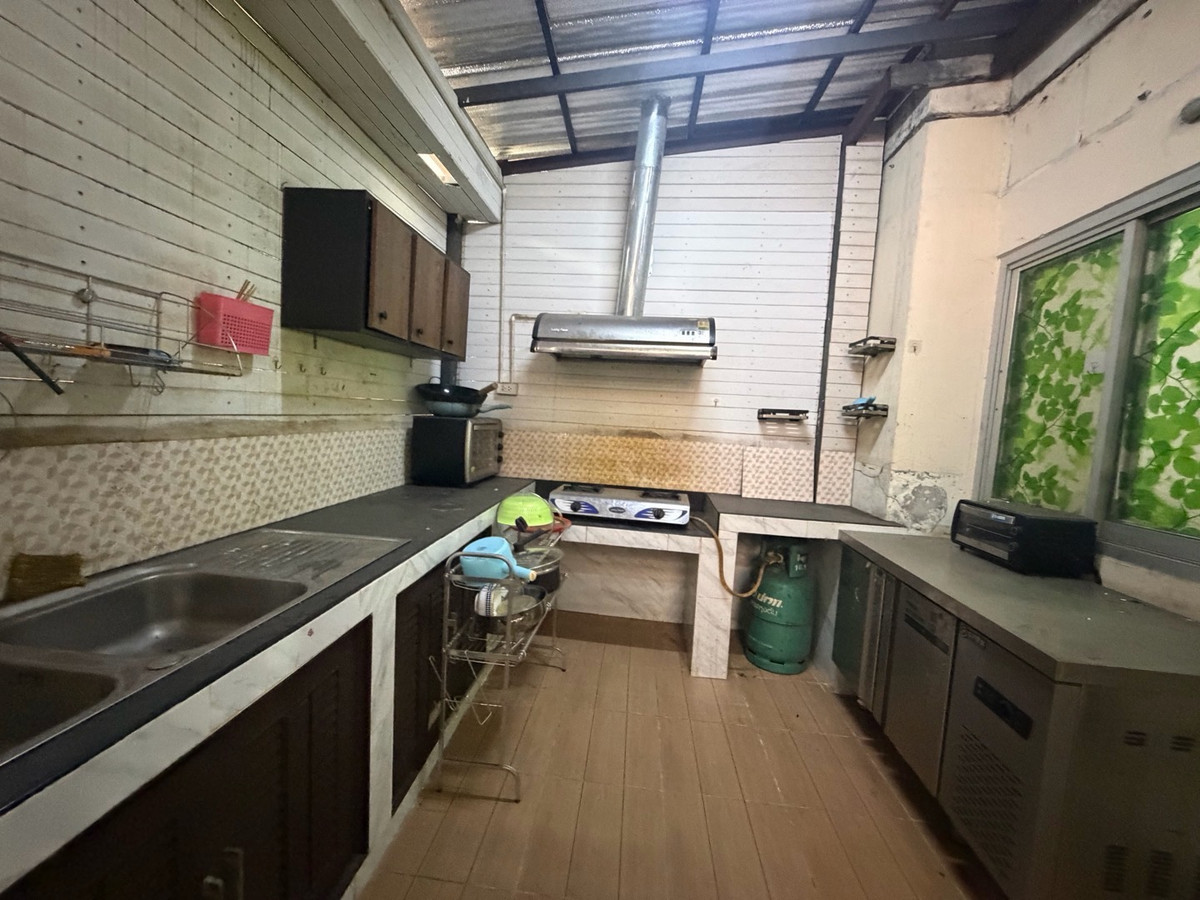For RentTownhomePattanakan, Srinakarin : For rent, 3-story townhome, Suan Racha Village, Townhome, Krungthep Kreetha Soi 7.