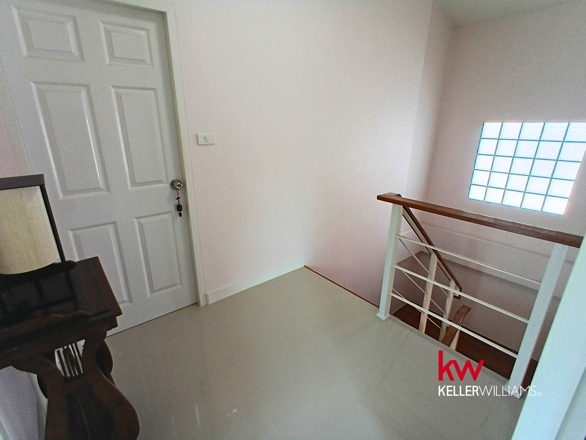 ขายมหาชัย สมุทรสาคร : [ขาย] บ้านแฝดอารมณ์บ้านเดี่ยว ริมแม่น้ำท่าจีน 🌿 หมู่บ้านณิชากร ท่าไม้ 1 (อิฐแดงทั้งหลัง) สภาพนางฟ้า 3 ปี พร้อมอยู่!