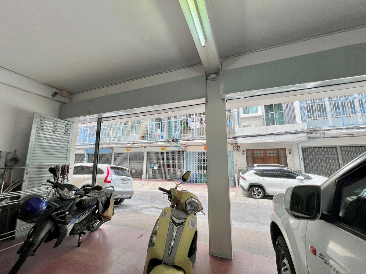 ขายทาวน์โฮมบางซื่อ วงศ์สว่าง เตาปูน : 🔥 Rare Item! ตึกแถวหลังใหญ่ ติด MRT เตาปูน ทำเลทอง📈💰 /  อาคารพาณิชย์ กรุงเทพ - นนท์ 2 / 12 ห้องนอน (ขาย), Commercial building Bangkok - Non 2 / 12 Bedrooms (FOR SALE) BNS005