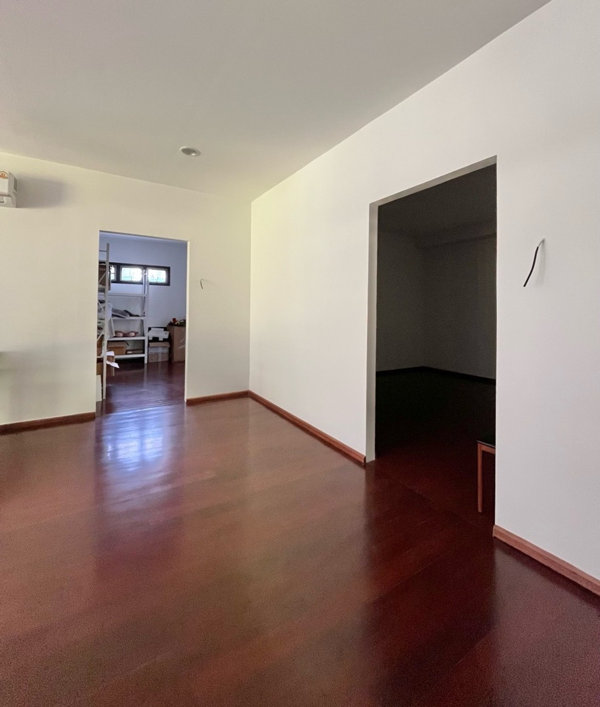 For RentRetail SpaceSukhumvit, Asoke, Thonglor : House for rent for business @ Pridi Banomyong, Sukhumvit, near Thonglor, Ekkamai, decorated, can be renovated, willing to accept tenants for 3+3 years, free decoration for 30 days.