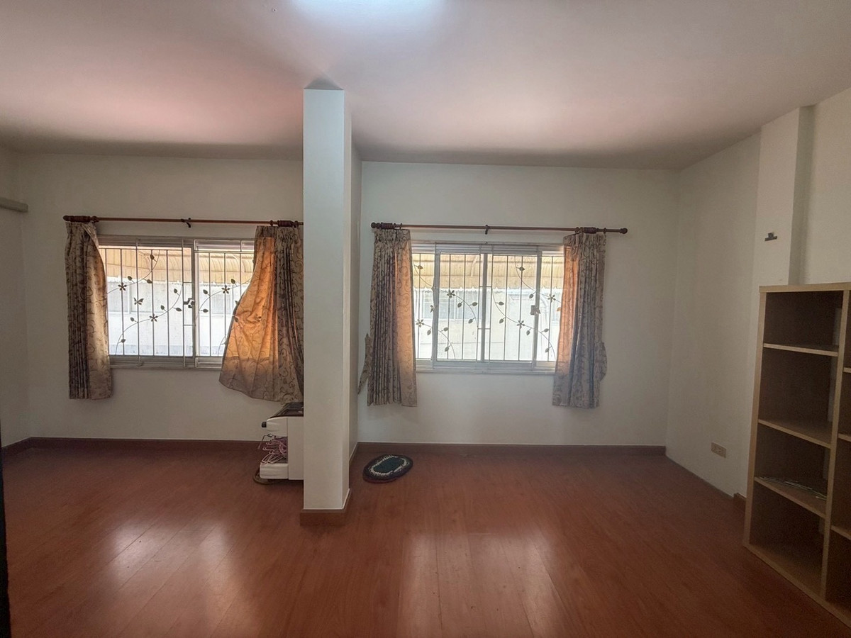 For RentTownhomePattanakan, Srinakarin : For rent, 3-story townhome, Suan Racha Village, Townhome, Krungthep Kreetha Soi 7.