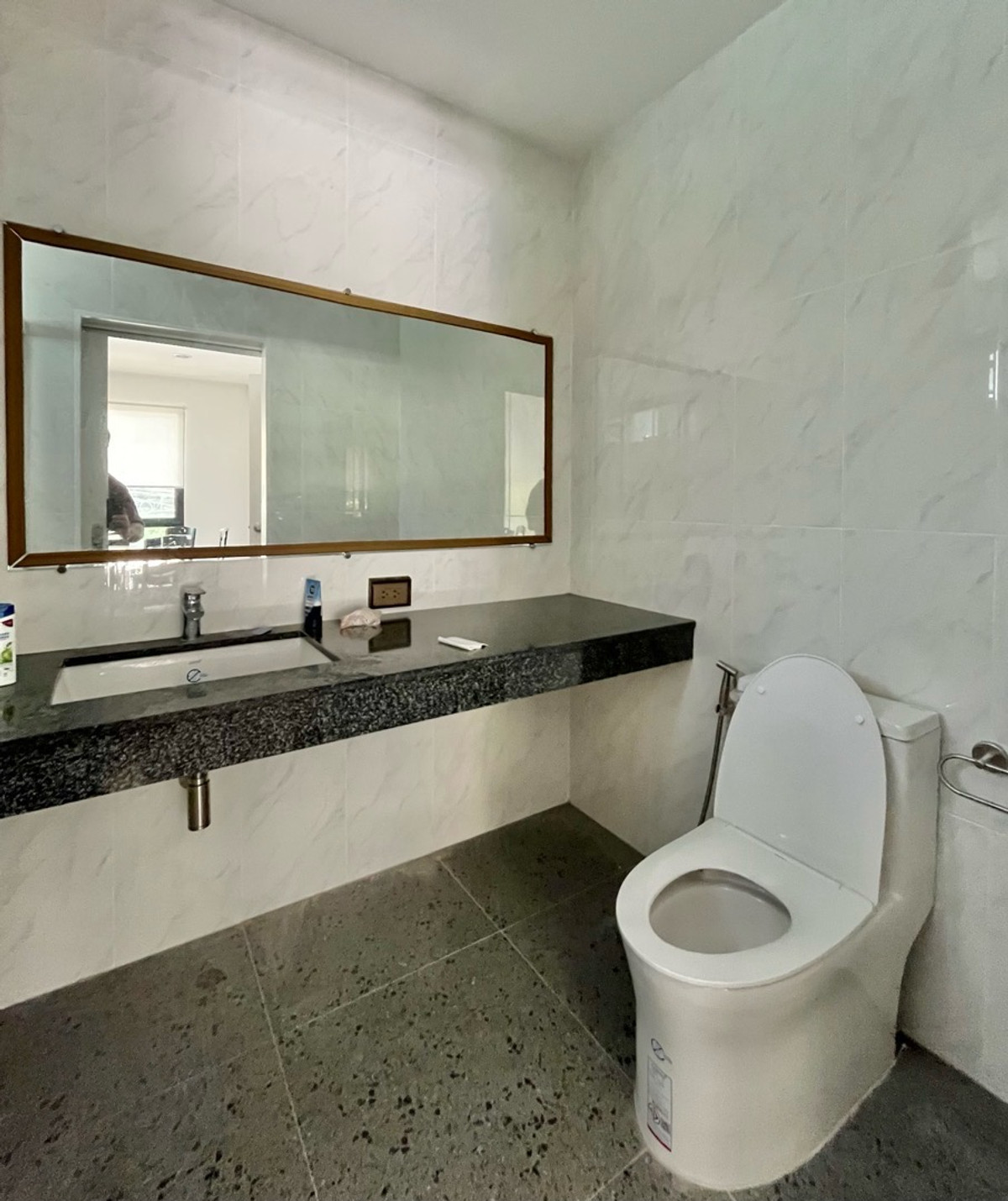 For RentRetail SpaceSukhumvit, Asoke, Thonglor : House for rent for business @ Pridi Banomyong, Sukhumvit, near Thonglor, Ekkamai, decorated, can be renovated, willing to accept tenants for 3+3 years, free decoration for 30 days.