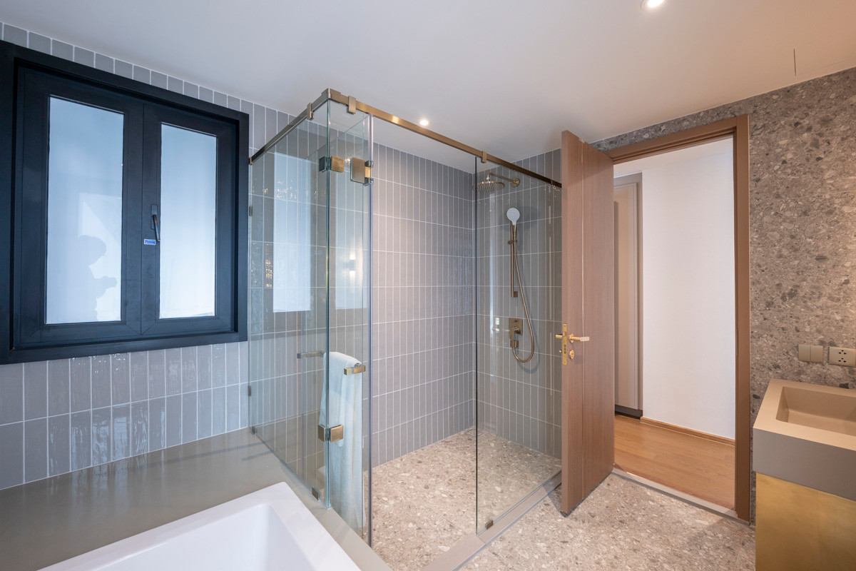 For RentCondoSukhumvit, Asoke, Thonglor : 🔥𝘽𝙚 𝙩𝙝𝙚 𝙛𝙞𝙧𝙨𝙩 𝙩𝙤 𝙧𝙚𝙣𝙩🔥 𝗩𝗜𝗔 𝟯𝟰 Condo, large room Pets allowed🐾 Newest, near BTS Thonglor.