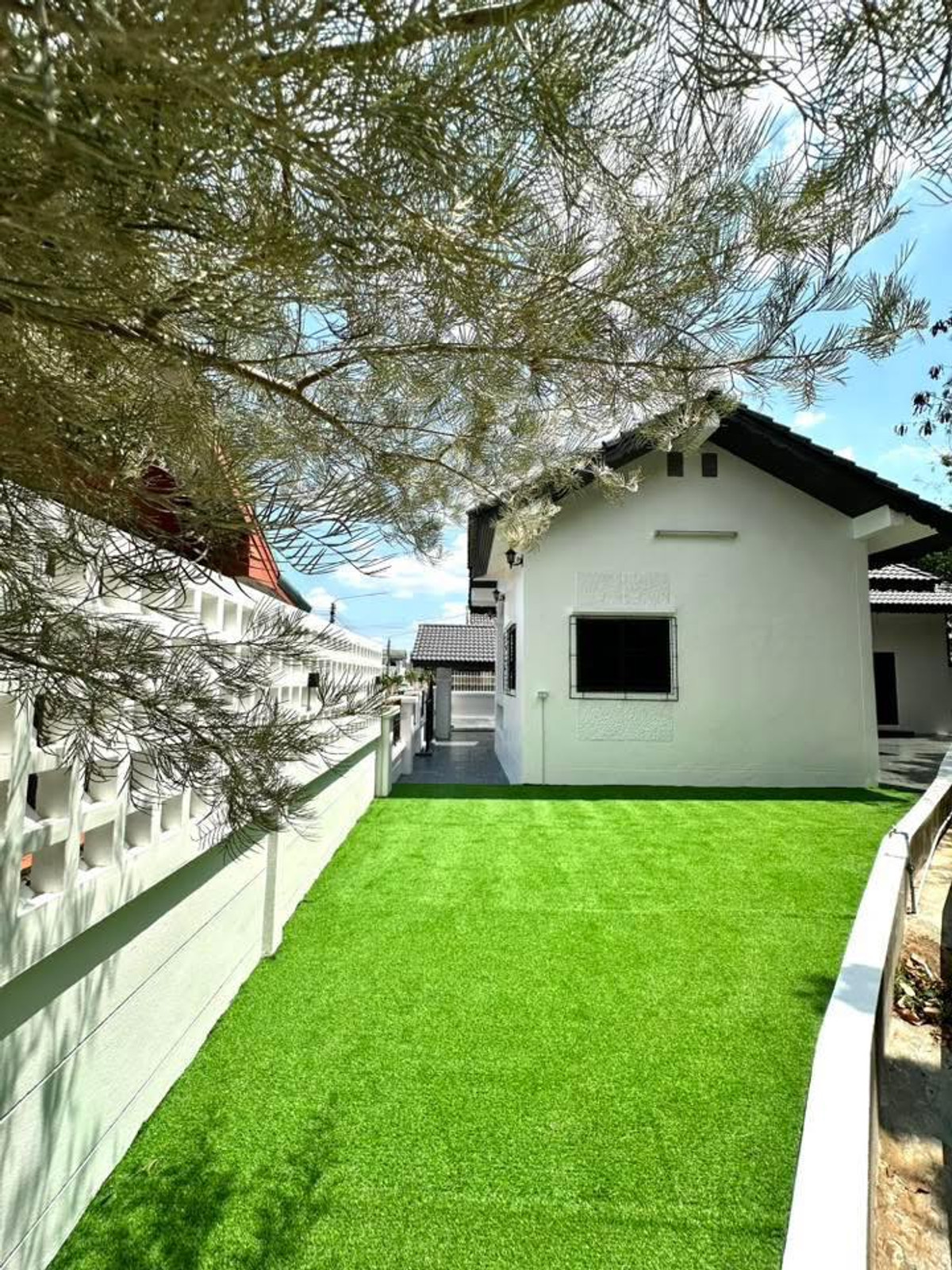 For SaleHousePattaya, Bangsaen, Chonburi : Paradise Hill 2 / 2 Bedrooms (For Sale), Paradise Hill 2 / 2 Bedrooms (FOR SALE) BEWN134