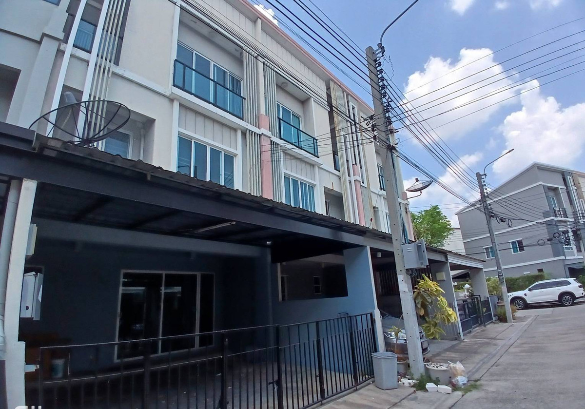 For RentTownhomePattanakan, Srinakarin : 3-story townhome for rent, Patio Village, Soi Phatthanakan 38, near APL Ramkhamhaeng (N.2024)