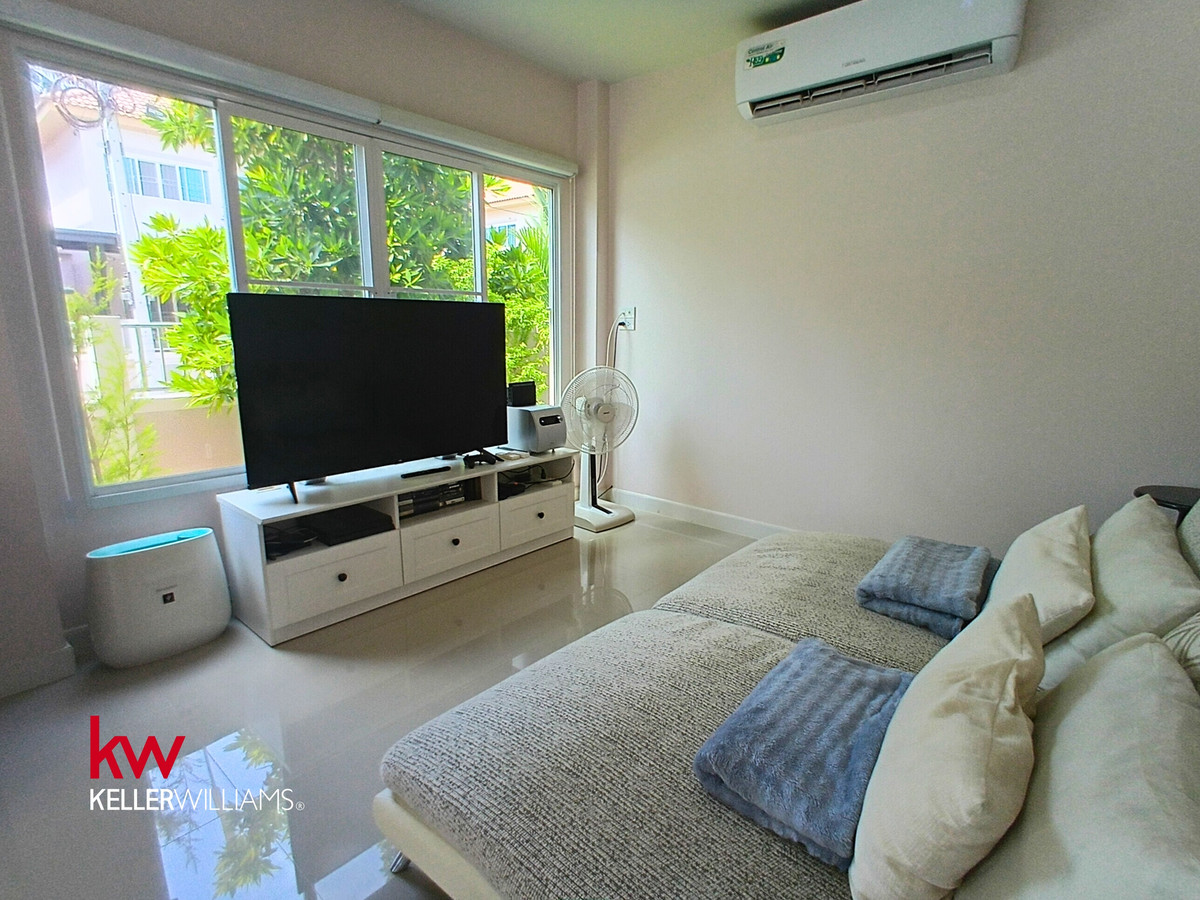 ขายมหาชัย สมุทรสาคร : [ขาย] บ้านแฝดอารมณ์บ้านเดี่ยว ริมแม่น้ำท่าจีน 🌿 หมู่บ้านณิชากร ท่าไม้ 1 (อิฐแดงทั้งหลัง) สภาพนางฟ้า 3 ปี พร้อมอยู่!