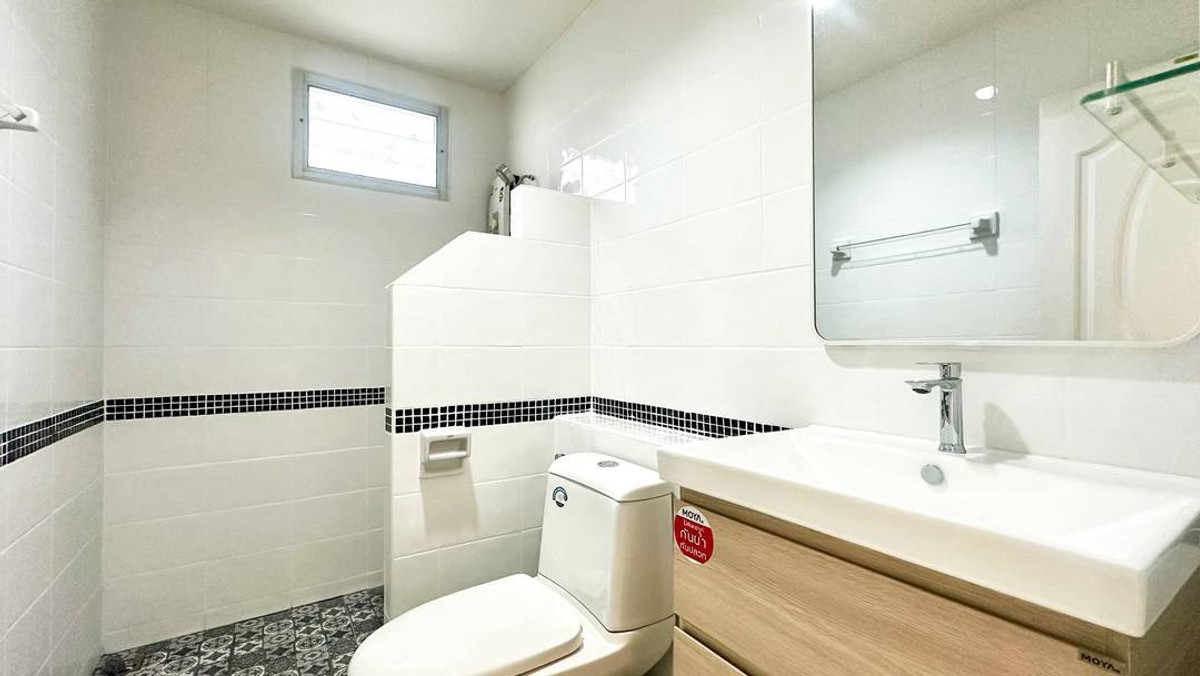 For RentHousePattaya, Bangsaen, Chonburi : Moo Baan Chalita 2 / 3 Bedrooms (FOR SALE) BEWN132