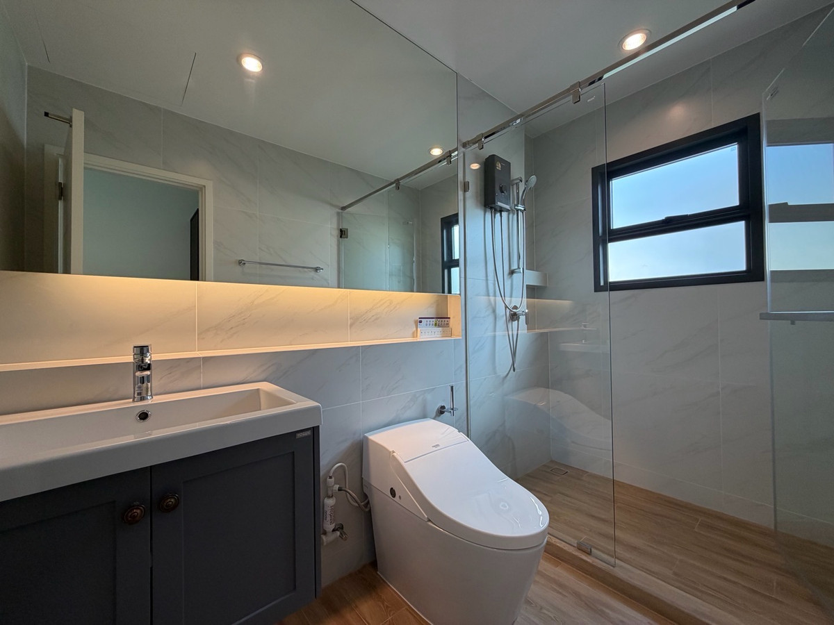 ให้เช่าบ้านบางนา แบริ่ง ลาซาล : ให้เช่าบ้านเดี่ยวหรู เศรษฐสิริ บางนา กม.10 บ้านเดี่ยวดีไซน์โมเดิร์น เรียบหรู ฟังก์ชันลงตัว เหมาะสำหรับครอบครัวที่ต้องการความเป็นส่วนตัวในโครงการระดับพรีเมียม