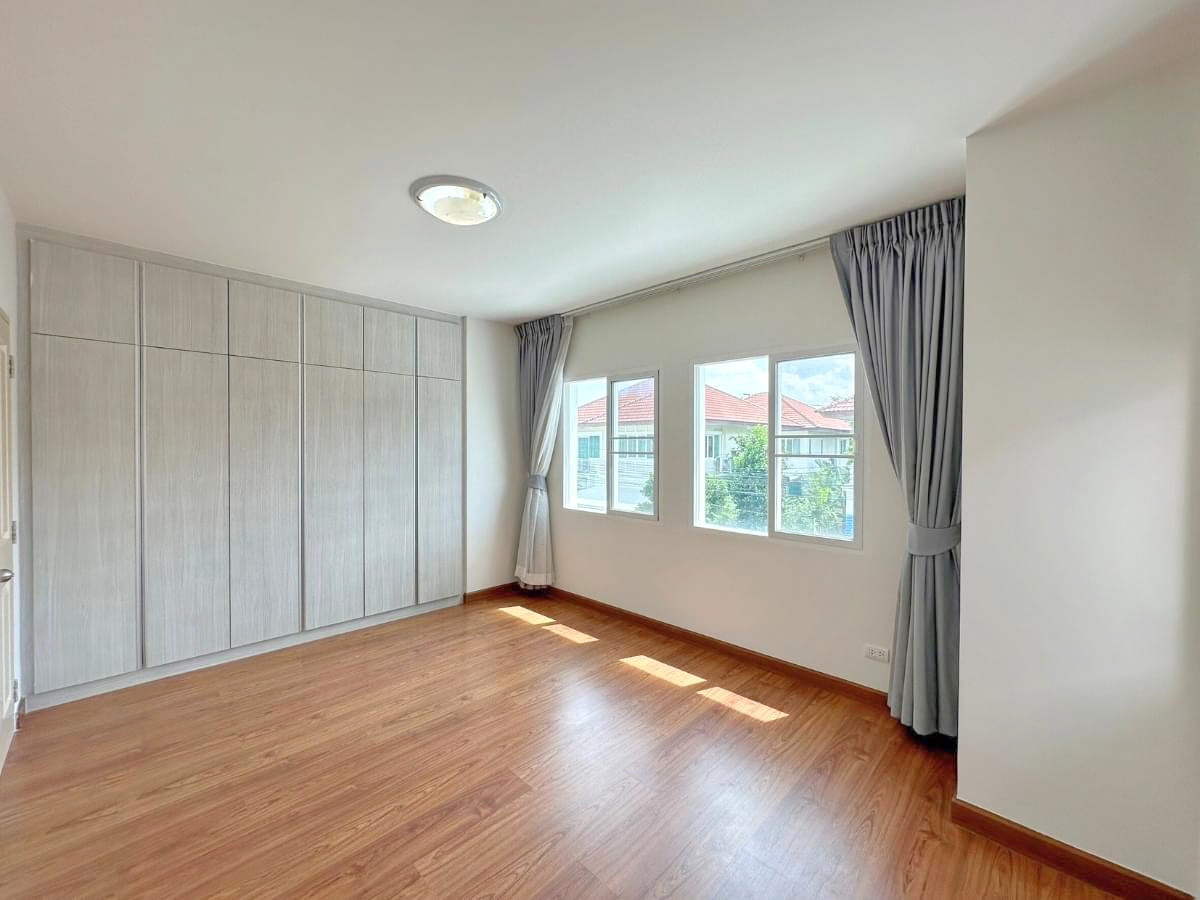 ให้เช่าบ้านนนทบุรี บางใหญ่ บางบัวทอง : ให้เช่า บ้านเดี่ยว เดอะ เซนโทร รัตนาธิเบศร์  ติดถนนบางกรวย-ไทรน้อย บางเลน บางใหญ่ ใกล้ MRT สถานีบางพลู :