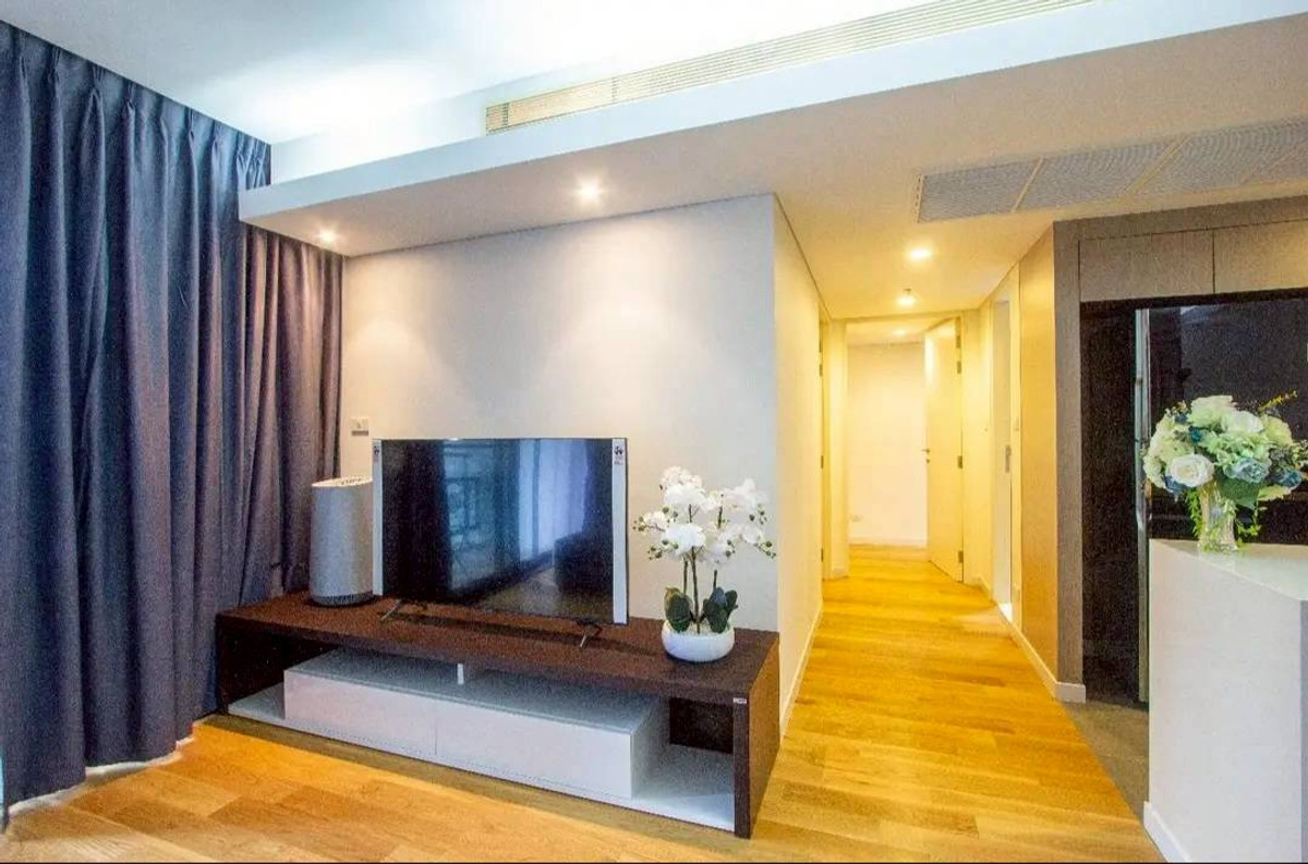 For RentCondoSukhumvit, Asoke, Thonglor : Condo Mode Sukhumvit 61, convenient travel, near BTS, there is a shuttle, quiet location, beautiful room, fully furnished, ready to move in.