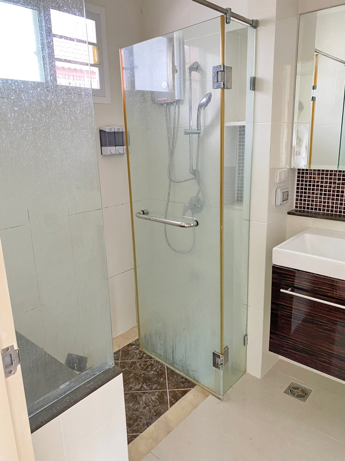 ให้เช่าบ้านนนทบุรี บางใหญ่ บางบัวทอง : ให้เช่า บ้านเดี่ยว เดอะ เซนโทร รัตนาธิเบศร์  ติดถนนบางกรวย-ไทรน้อย บางเลน บางใหญ่ ใกล้ MRT สถานีบางพลู :