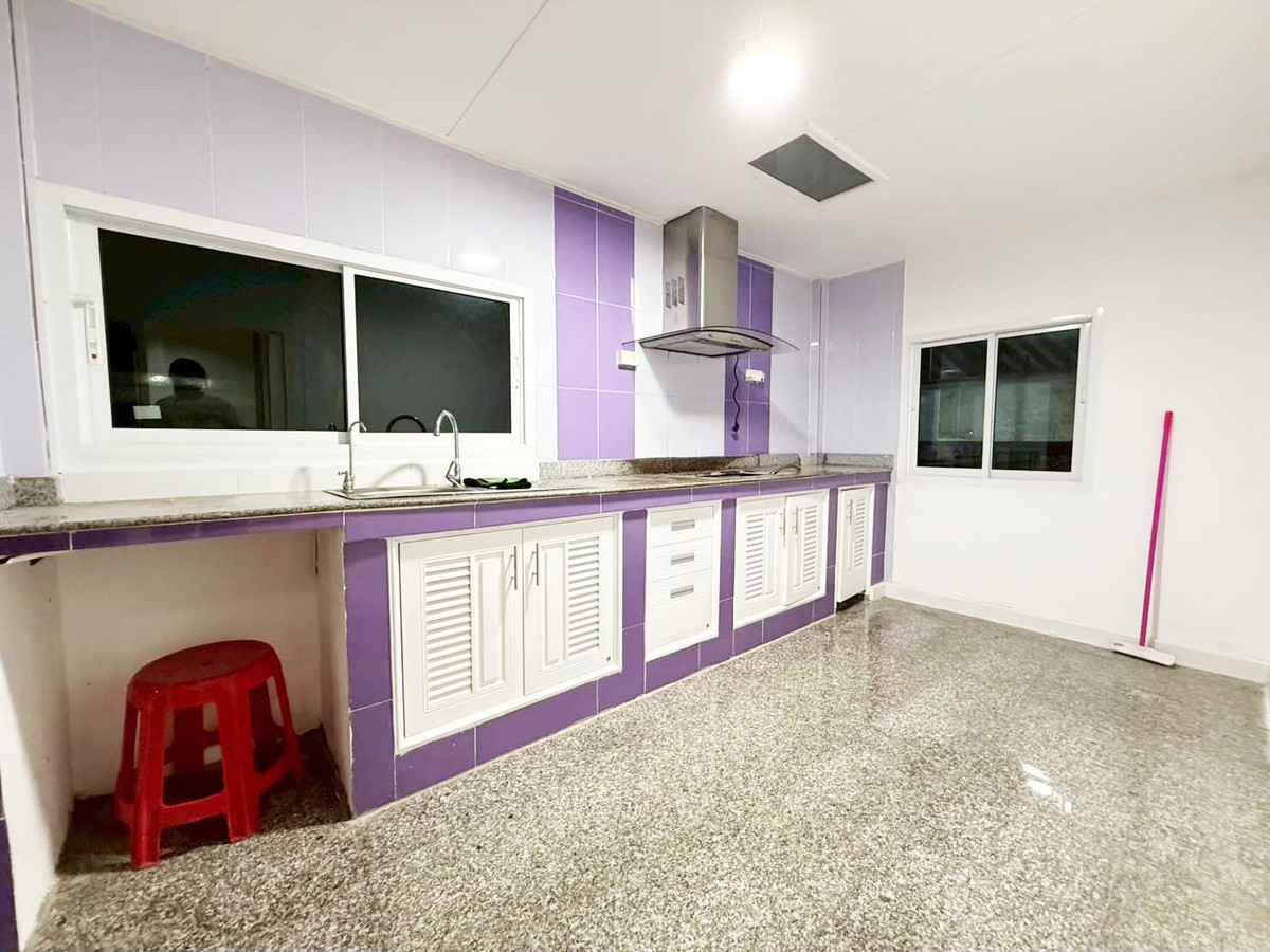 ให้เช่าบ้านบางนา แบริ่ง ลาซาล : ให้เช่า บ้านเดี่ยว 2 ชั้น ม.กฤตยา ใกล้สนามกอล์ฟซัมมิท วินด์มิลล์บ้านสวย พร้อมอยู่ ราคา 20,000 บาท