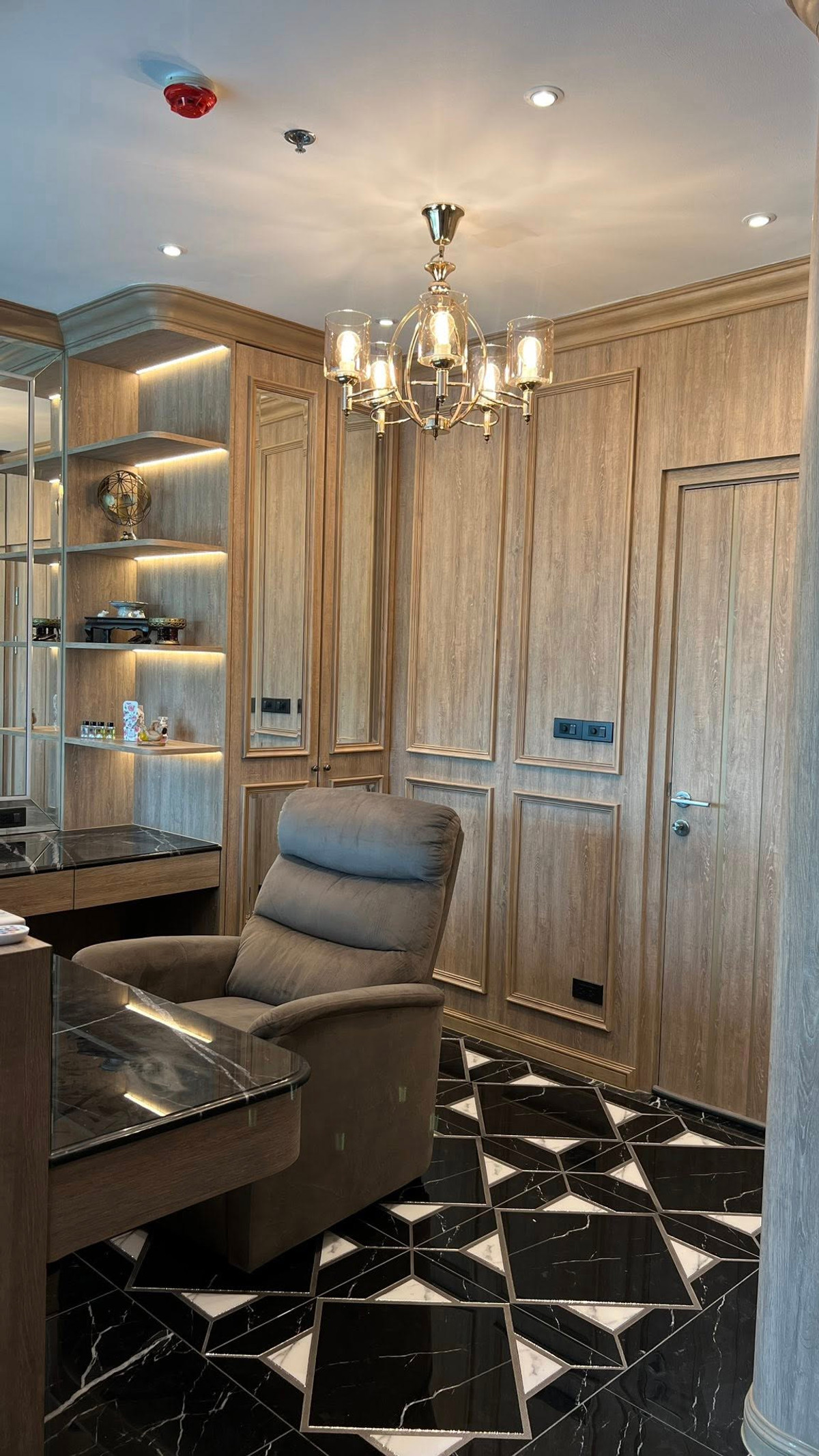 For SaleCondoPinklao, Charansanitwong : ✅ Newly renovated condo in Modern Luxury style, move-in ready with pool view, quiet and private ✅ The Tree RIO Bang-Aor Station