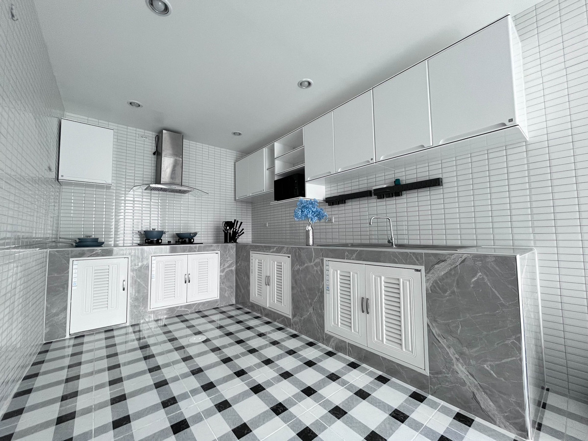 For SaleHousePattaya, Bangsaen, Chonburi : Moo Baan Pornthep Garden Ville 6 / 3 Bedrooms (FOR SALE) BEWN136