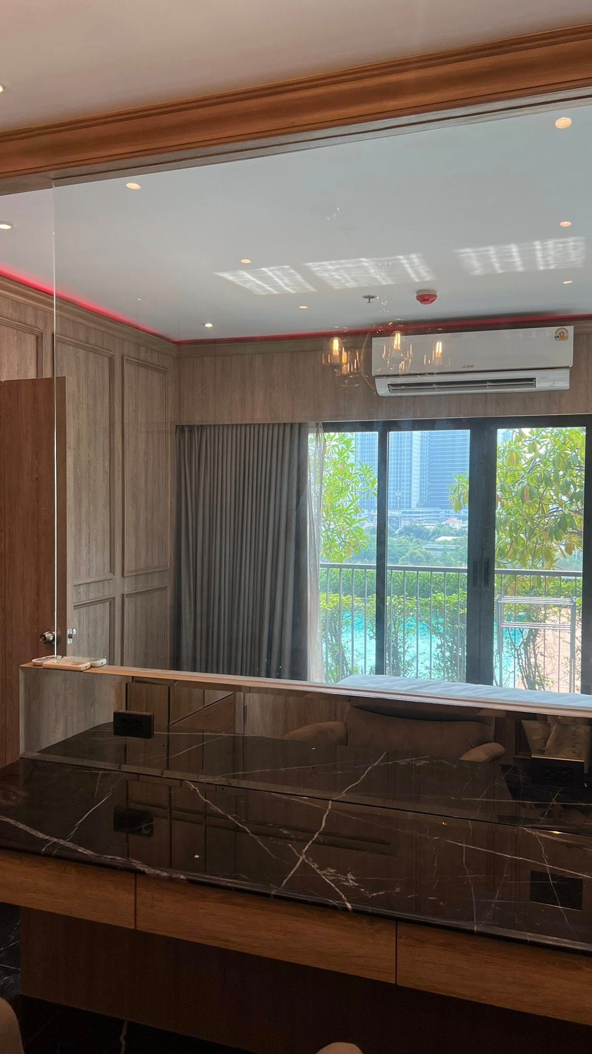 For SaleCondoPinklao, Charansanitwong : ✅ Newly renovated condo in Modern Luxury style, move-in ready with pool view, quiet and private ✅ The Tree RIO Bang-Aor Station
