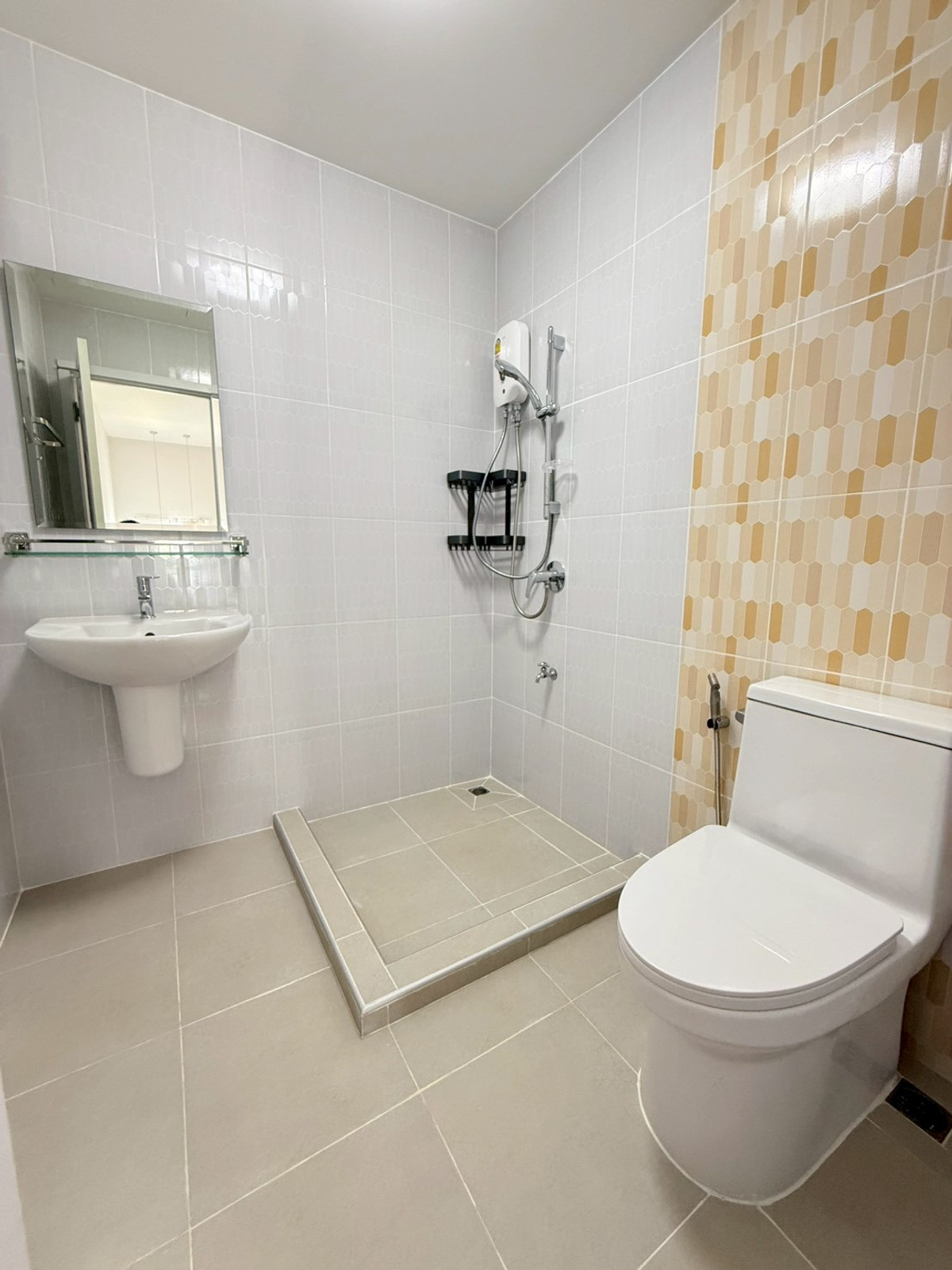 For RentHouseOnnut, Udomsuk : 🐈🎊 Urgent House On Nut 40 for rent with a small garden inside the house. Can turn animals