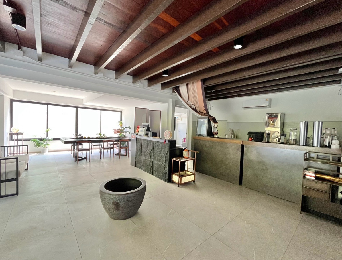 For RentRetail SpaceSukhumvit, Asoke, Thonglor : House for rent for business @ Pridi Banomyong, Sukhumvit, near Thonglor, Ekkamai, decorated, can be renovated, willing to accept tenants for 3+3 years, free decoration for 30 days.