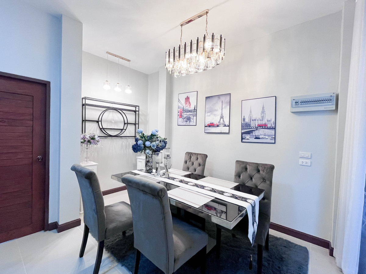 For SaleHousePattaya, Bangsaen, Chonburi : Moo Baan Pornthep Garden Ville 6 / 3 Bedrooms (FOR SALE) BEWN136