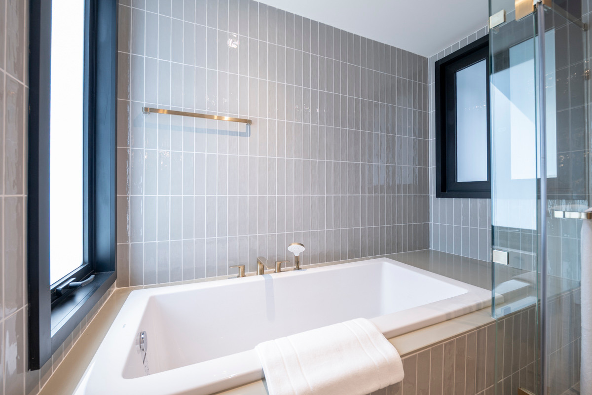 For RentCondoSukhumvit, Asoke, Thonglor : 🔥𝘽𝙚 𝙩𝙝𝙚 𝙛𝙞𝙧𝙨𝙩 𝙩𝙤 𝙧𝙚𝙣𝙩🔥 𝗩𝗜𝗔 𝟯𝟰 Condo, large room Pets allowed🐾 Newest, near BTS Thonglor.