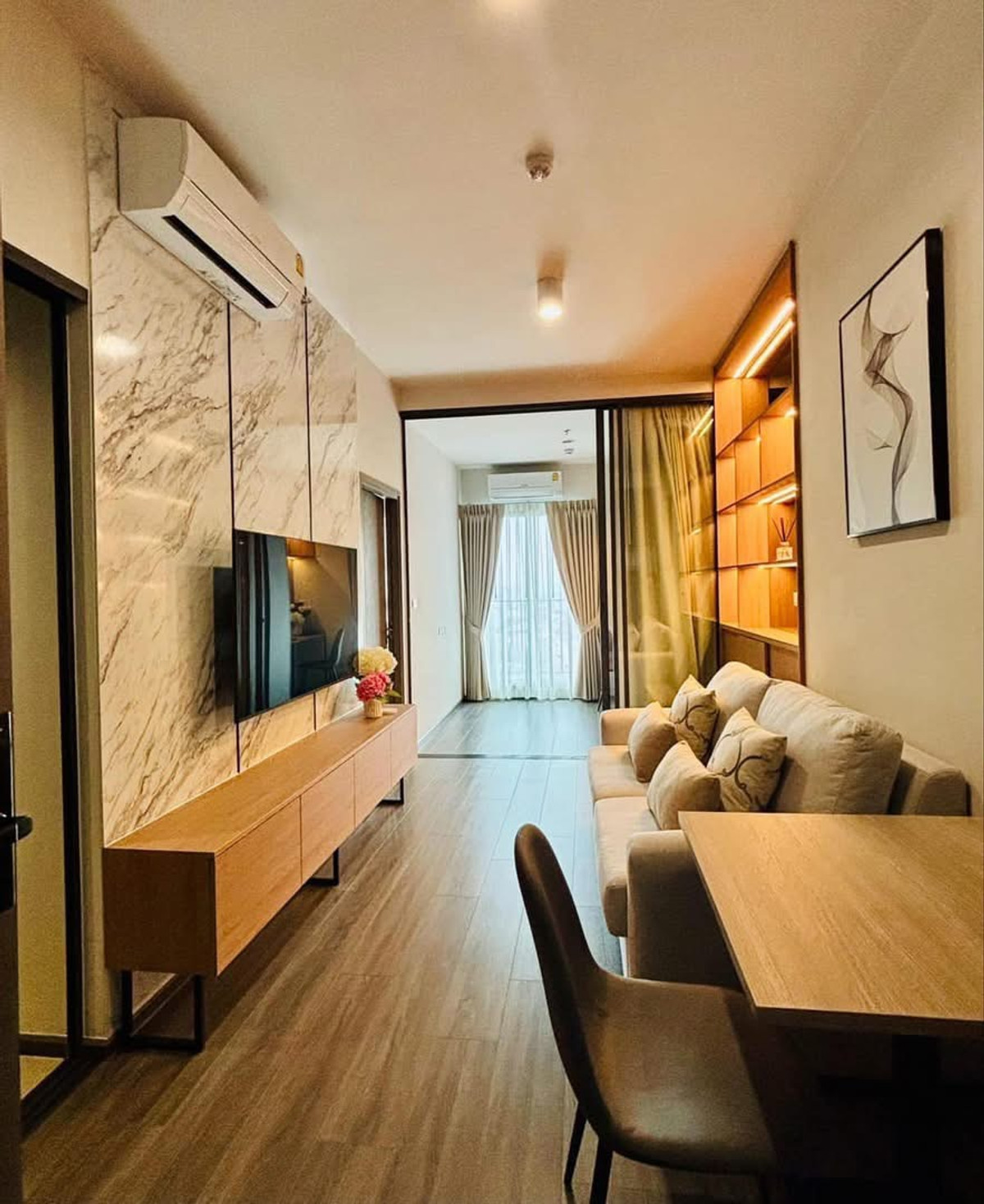 ให้เช่าคอนโดคลองเตย กล้วยน้ำไท : 🏢 ให้เช่าคอนโดตึกใหม่ห้องใหม่✨🏢 Ideo Sukhumvit – Rama 4 (ไอดีโอ สุขุมวิท – พระราม 4)    🏬 Naiipa Art Complex ~ 260 m. (ระยะเดิน) 🚝 BTS พระโขนง ~ 350 m. (ระยะเดิน)  ▫️1 ห้องนอน 1 ห้องทำงาน 1 ห้องน้ำ ▫️ ขนาดห้อง 45 ตารางเมตร  ▫️ ชั้น 14 ▫️ เฟอร์นิเจอร์แ