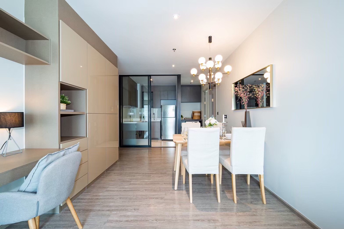 CondoSukhumvit, Asoke, Thonglor : Condo ready for sale and rent at Rhythm Ekkamai, convenient travel, close to BTS, shuttle available, beautifully decorated room, fully furnished, ready to move in!!