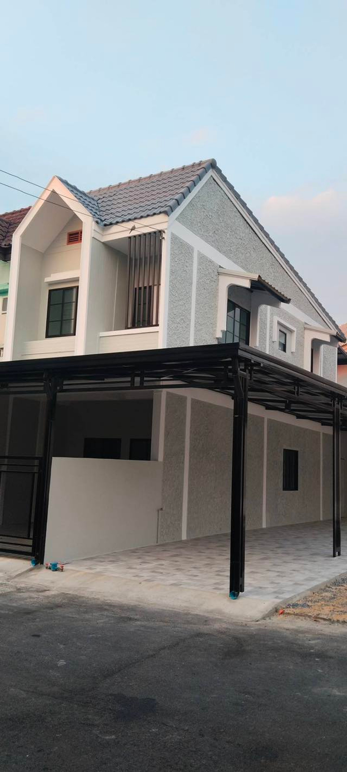 ให้เช่าทาวน์โฮมมีนบุรี-ร่มเกล้า : บ้านเช่าใกล้รถไฟฟ้า ให้เช่าบ้านรามอินทรา ตกแต่งใหม่ทั้งหลัง 2นอน 2น้ำ 2ที่จอดรถ บ้านหลังมุม