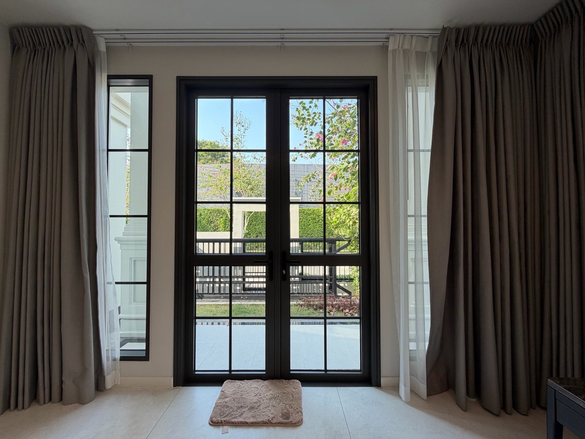 ให้เช่าบ้านบางนา แบริ่ง ลาซาล : ให้เช่าบ้านเดี่ยวหรู เศรษฐสิริ บางนา กม.10 บ้านเดี่ยวดีไซน์โมเดิร์น เรียบหรู ฟังก์ชันลงตัว เหมาะสำหรับครอบครัวที่ต้องการความเป็นส่วนตัวในโครงการระดับพรีเมียม