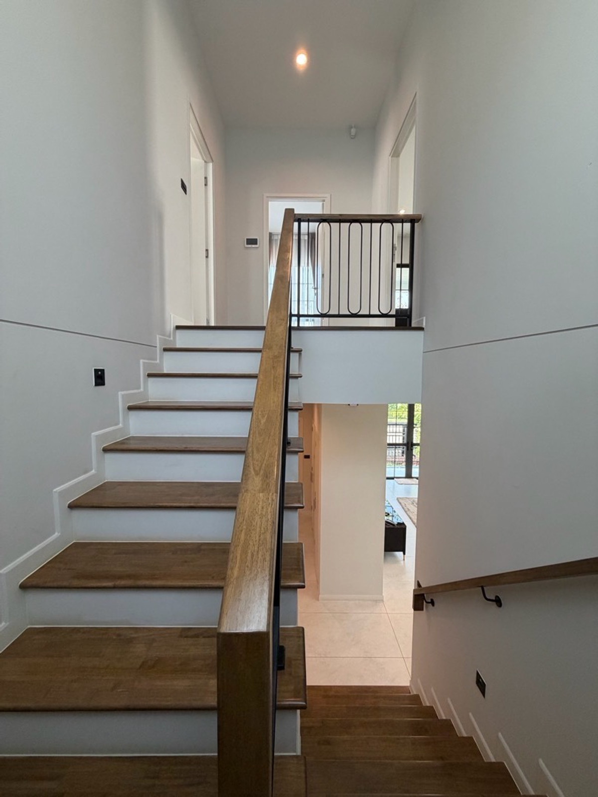 ให้เช่าบ้านบางนา แบริ่ง ลาซาล : ให้เช่าบ้านเดี่ยวหรู เศรษฐสิริ บางนา กม.10 บ้านเดี่ยวดีไซน์โมเดิร์น เรียบหรู ฟังก์ชันลงตัว เหมาะสำหรับครอบครัวที่ต้องการความเป็นส่วนตัวในโครงการระดับพรีเมียม