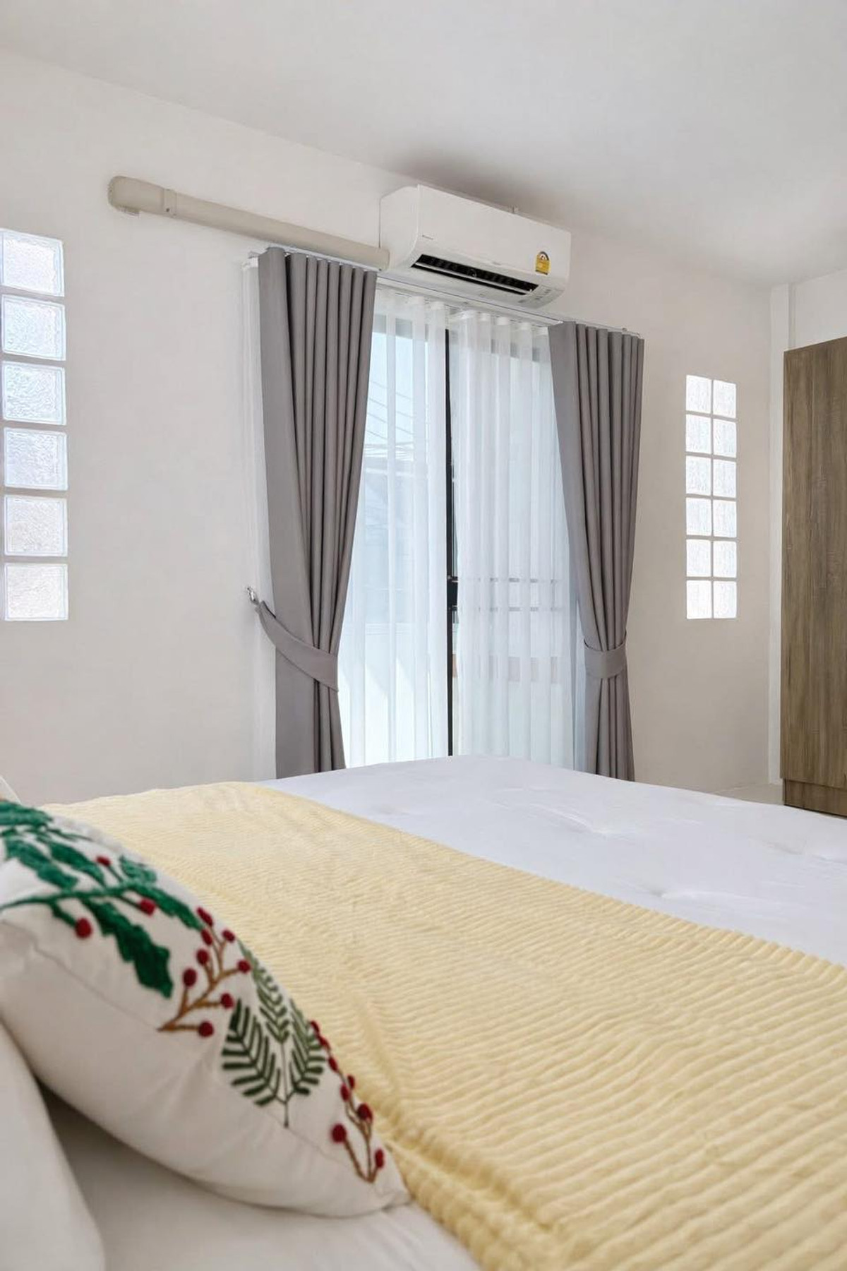 For SaleTownhomePattaya, Bangsaen, Chonburi : Moo Bam Ngam Charoen 2 / 3 Bedrooms (FOR SALE) BEWN132