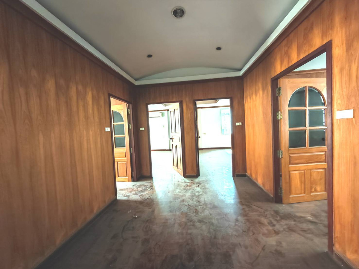 ขายบ้านรัชดา ห้วยขวาง : ขายด่วน!! บ้านเดี่ยว 2 ชั้น 126 ตรว. ทำเลทองย่านห้วยขวาง-รัชดา มีห้องใต้ดินขนาดใหญ่